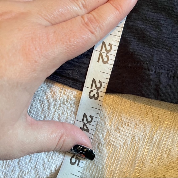 Vuori women’s navy sunset tank - Picture 9 of 9